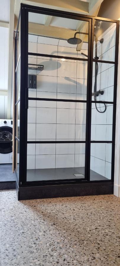 Sfeervol Verblijf In Oude Gemeentehuis Eenrum. Extérieur photo