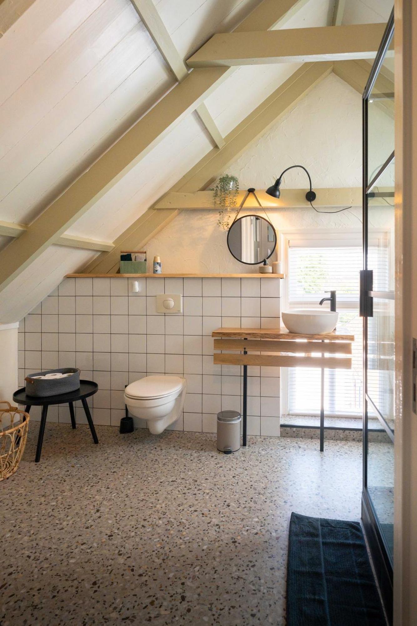 Sfeervol Verblijf In Oude Gemeentehuis Eenrum. Extérieur photo